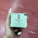 کرم دور چشم کلینیک اسمارت 15 میل – ضد چروک و ترمیم‌کننده Clinique Smart - Image 3