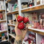 بالم لب توت فرنگی آبرسان و نرم‌کننده