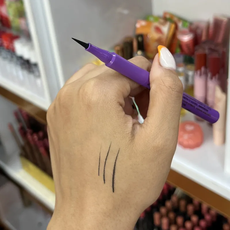 خط چشم ماژیکی لچیک مدل پرفکت لاین دیپ بلک - تصویر 2